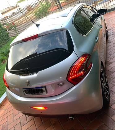 PEUGEOT 208 1.6 GRIFFE 16V FLEX 4P AUTOMÁTICO PEUGEOT 208 1.6 GRIFFE 16V FLEX 4P AUTOMÁTICO